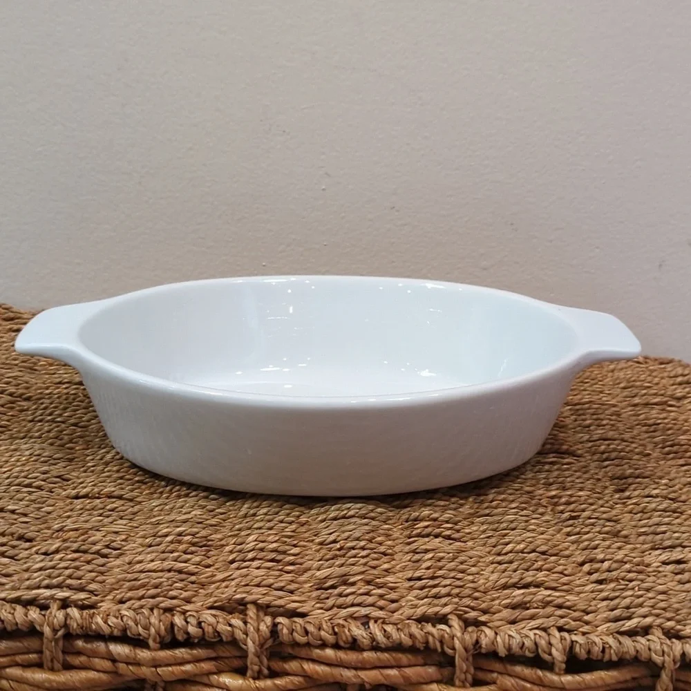 Oneida B-15 Buffalo Bright White 1 1/2 qt. Casserole Dish